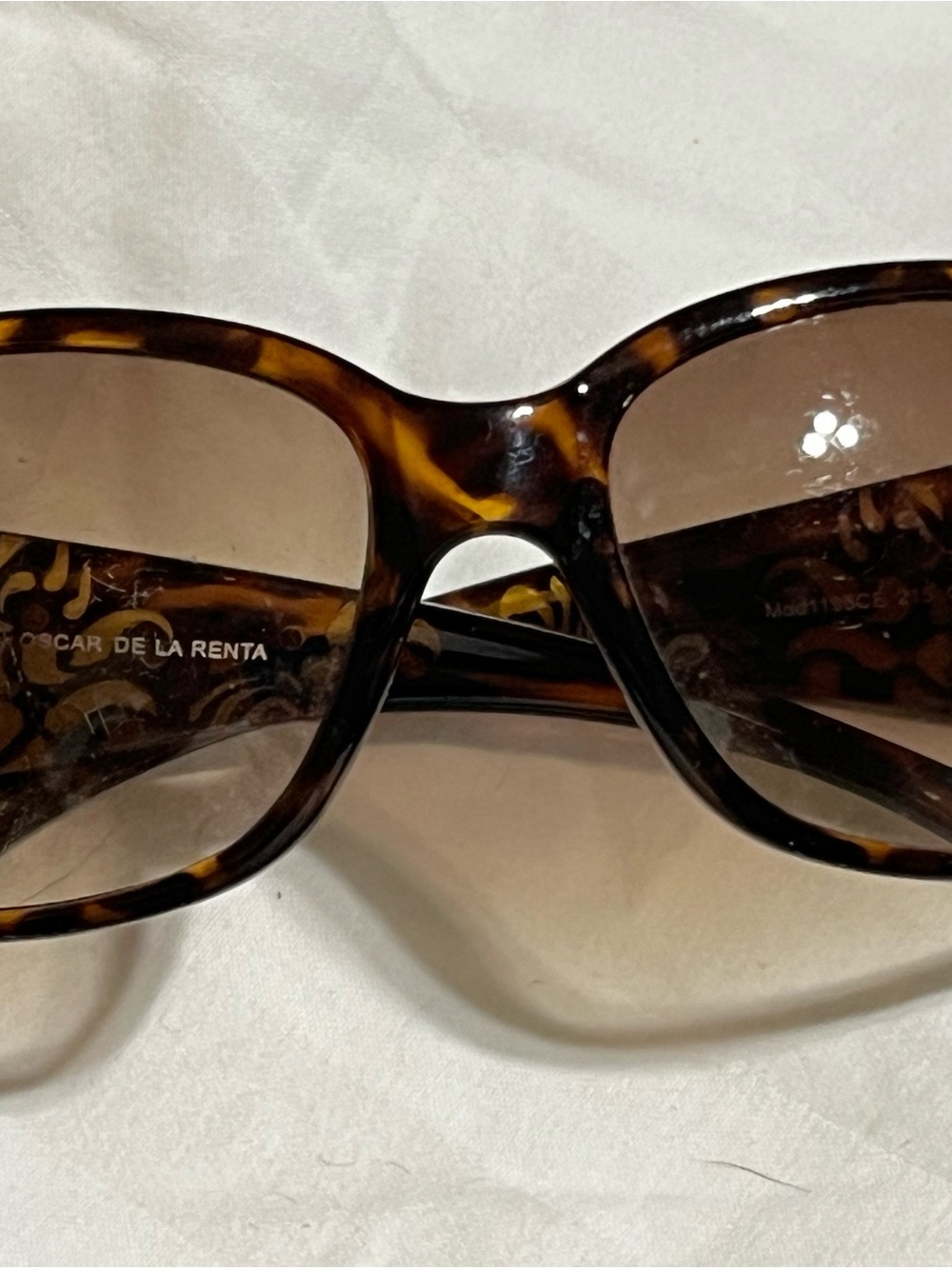 Oscar de la Renta Tortoiseshell Sunglasses with Brown Gradient Lenses